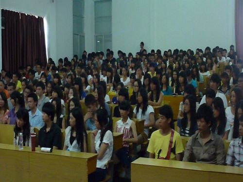 �����Ļ᳡