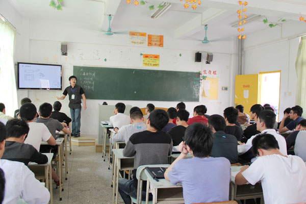 Ҷ��ʦ�����ѧ����ҵ���е���