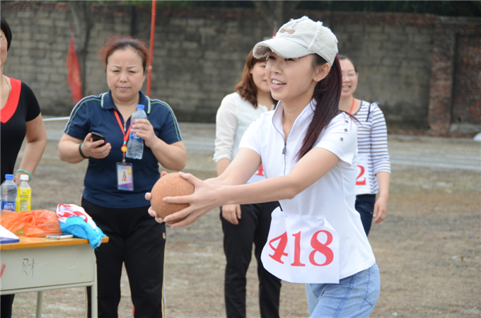 ��ְ����Ů��Ǧ�����