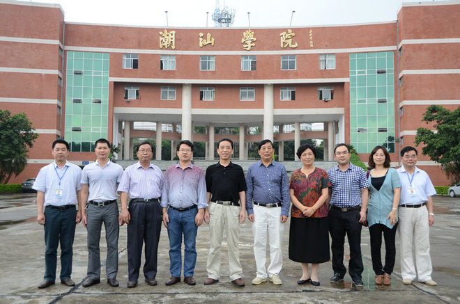 ���鳤һ����ѧԺ�쵼�ڹ㳡��Ӱ����