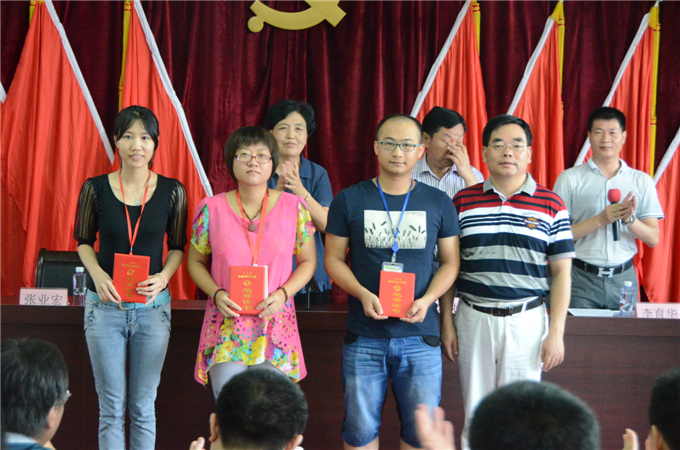 08��ҵ�긱���Ϊ���&ldquo;���㵳������&rdquo;��ͬ־�佱