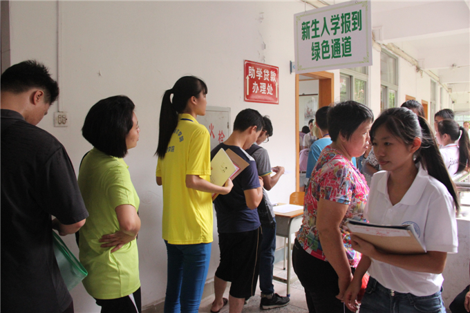 ���������ѧ�����ͬѧ���ſ������˳���