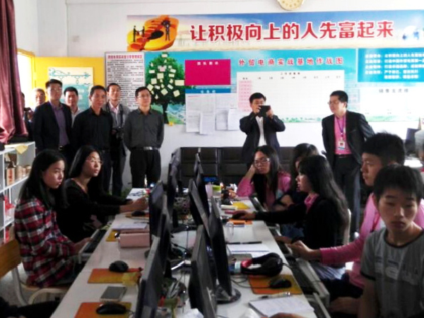 参观实战学院培训室