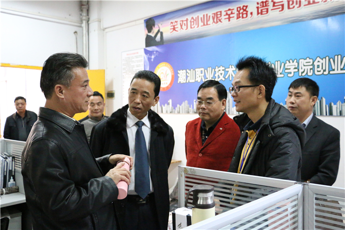 �ι۴�ҵѧԺ��Ӣ�����