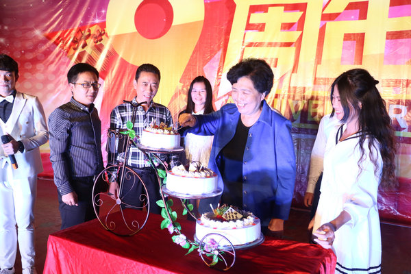 �쵼�е���