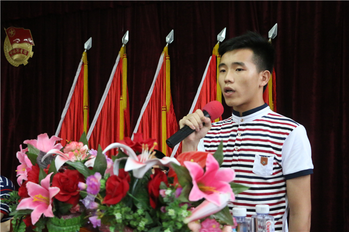 学生代表潘文杰发言