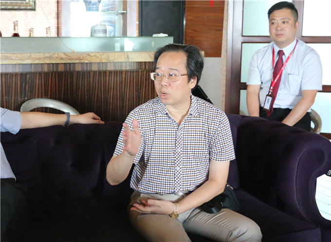 学院院长纪少游在交流会上讲话