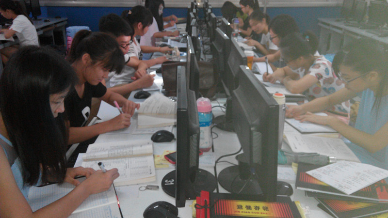 ʵѵ�������ݱ��չ��