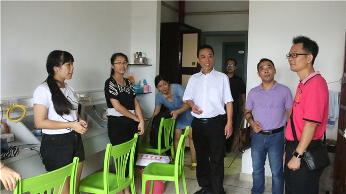 ѧԺ�쵼�߷����ῴ��ѧ��