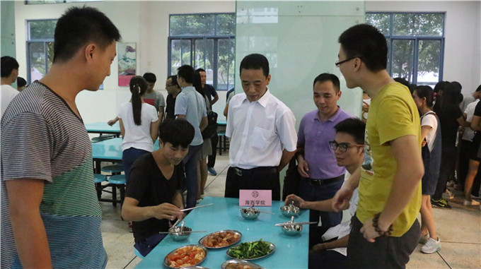 �߷�ʳ�ù���ѧ����ʳ