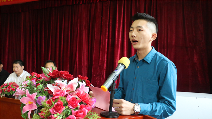 获奖学生代表黄宏琪发言