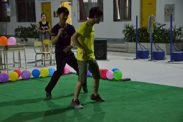 �������