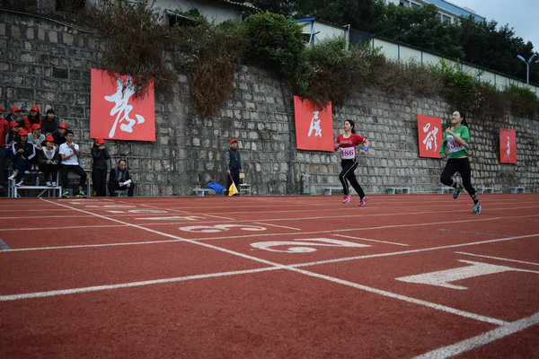 ����3 4��