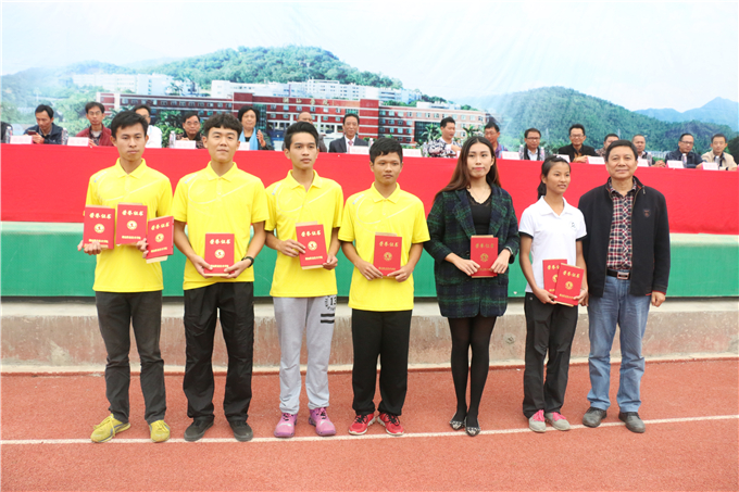 Ժ������������Ϊ��У��¼��ͬѧ�佱