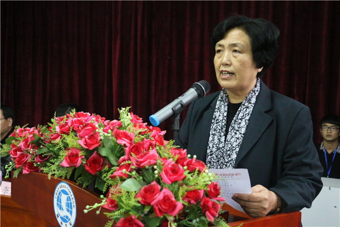 党委书记韩淑芳宣读表彰文件