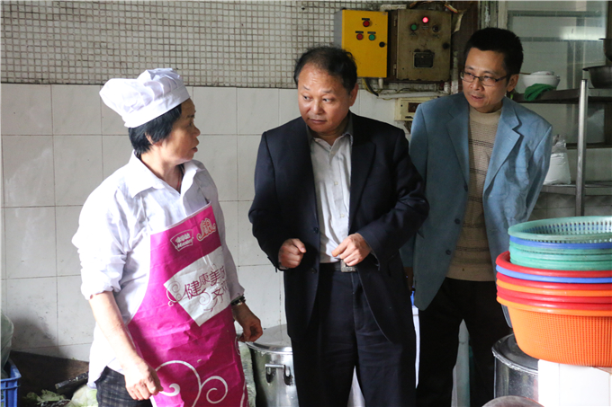 询问工作人员详细情况