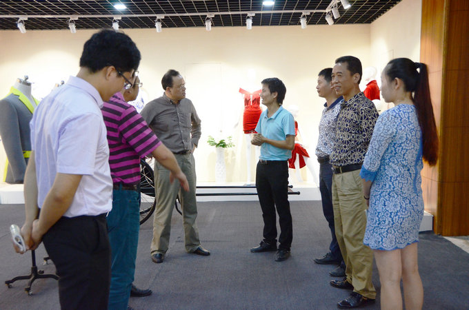 �ι۷�װ��ҵѧԺ