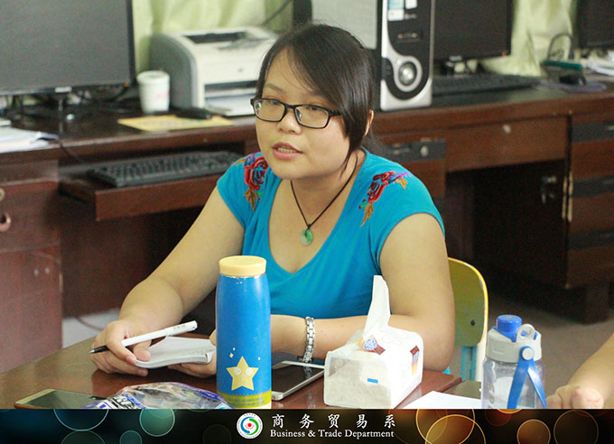 英语教研室主任庄映红发言