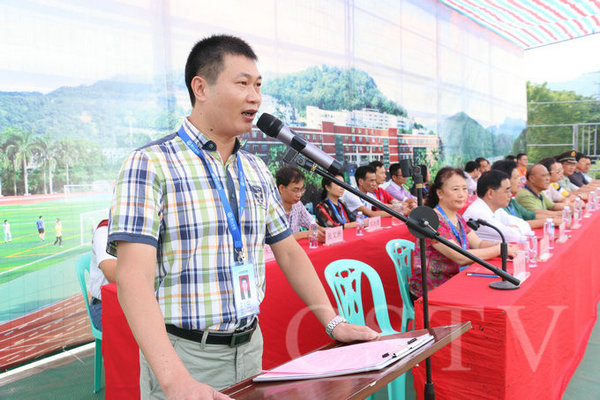 李育华助理主持典礼