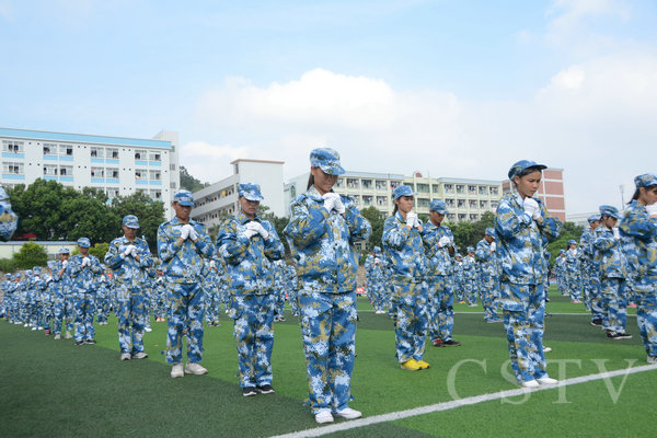 �ж������������