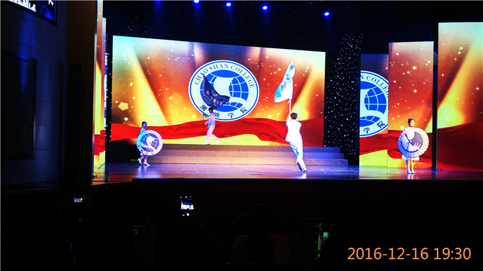 �ֳ�չʾУ���У΢