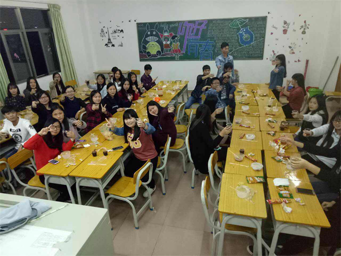 �������Ҹ�΢Ц��ȫ��ͬѧ��