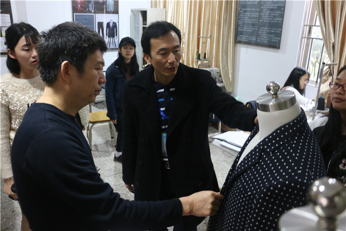 �ι۷�װ��ҵѧԺ