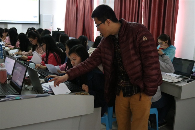 ��־����ʦΪͬѧ�ǽ������