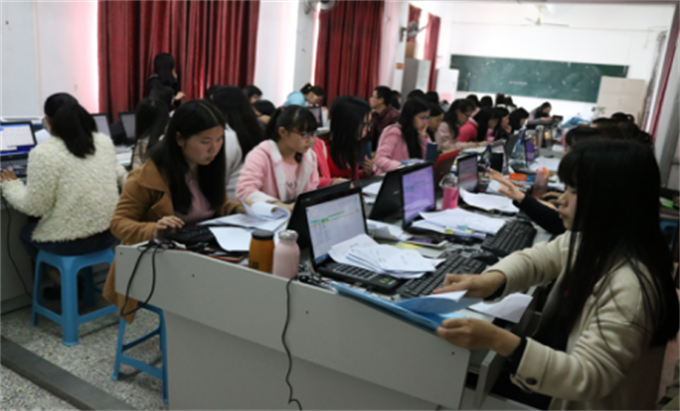 ѧ���ڿ�չ&ldquo;����ʵ��&rdquo;ѵ��