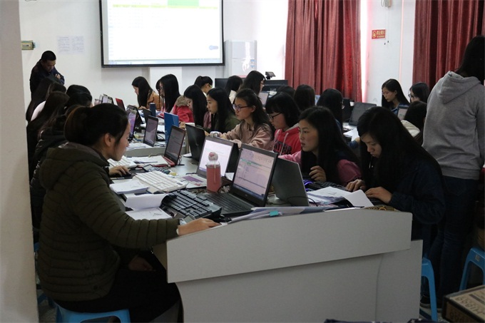 ѧ���ڿ�չ&ldquo;����ʵ��&rdquo;ѵ��