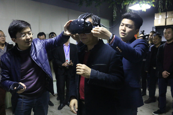 �����г�ί��������ί�����ʱ��ι�ѧԺVR��ģ���Ĳ���������