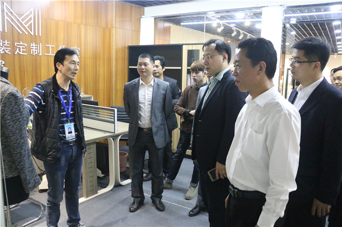 �ι۷�װ��ҵѧԺ