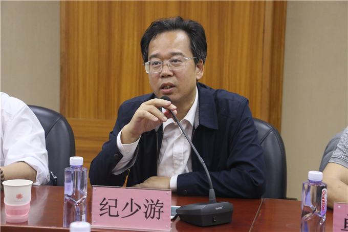 学院董事长、院长纪少游介绍我院基本情况