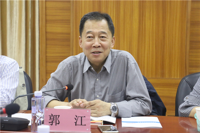 新疆轻工职业技术学院副院长郭江介绍该校基本情况