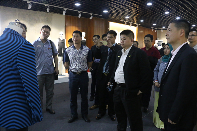 �ι۷�װ��ҵѧԺ