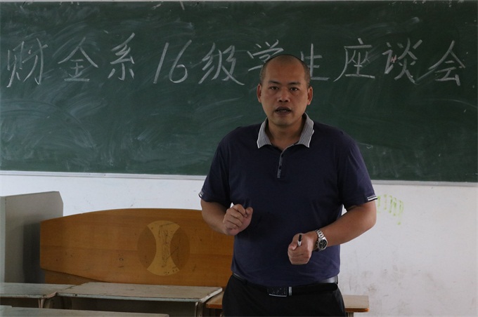 ���ڽ�������־����������16��ѧ����̸��