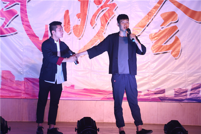 ����ϳ��ʦЯѧ������骱��ݡ��Ŵ�������Ƭ�Ρ�