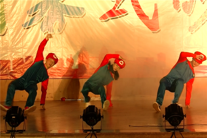 �������