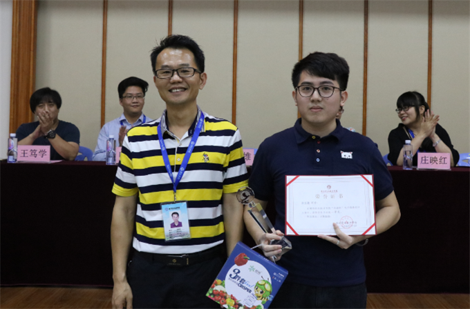 ��ҵѧԺԺ���ջ���Ϊѧ����һ�Ƚ��佱