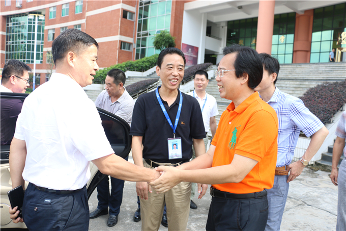 ���骸�Ѳ��Ա�ܵ�ѧԺԺ�������ε��쵼������Ӵ�