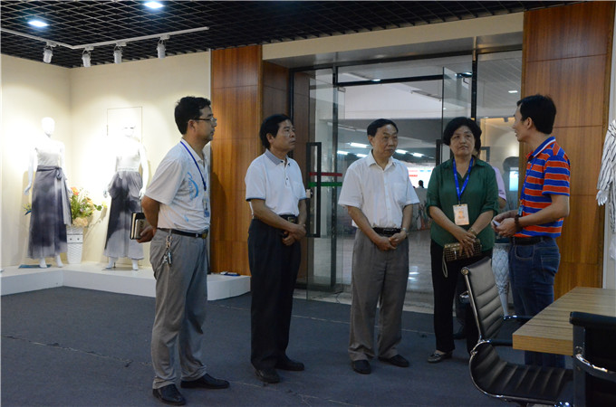 �ι۷�װ��ҵѧԺ