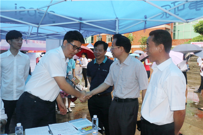 ���������ֳ�ѯ����ҵ������Ƹ���