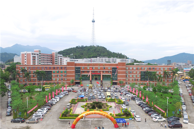 ѧԺ���Ϲ㳡��ˮ����