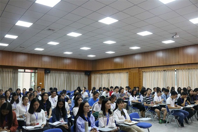 参加会议的全体成员