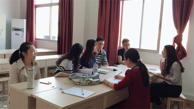 参加会议的全体教师