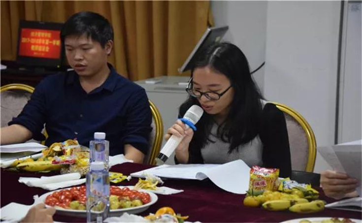 综合教研室主任周晓冰老师