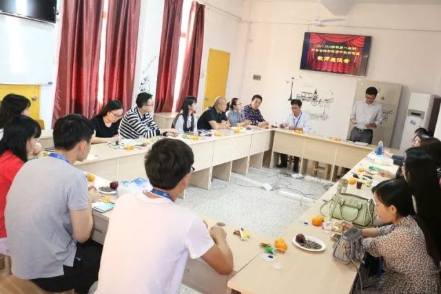 蔡建波老师主持会议