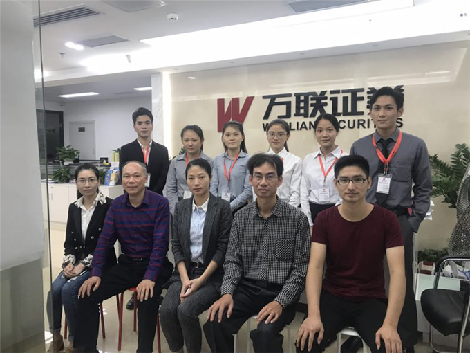 全体成员合影留念