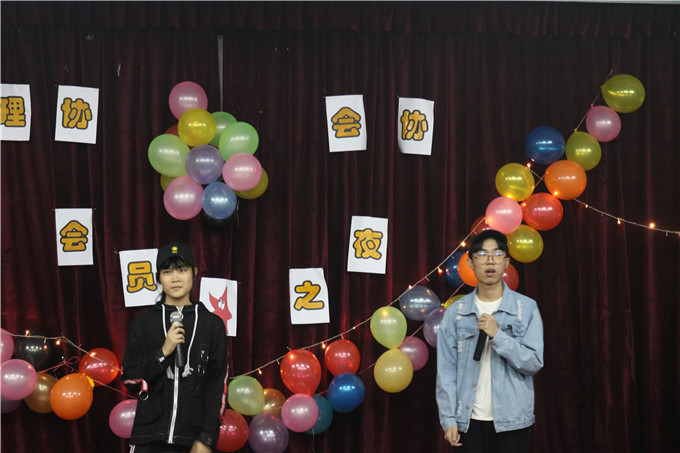 多才多艺的会员表演