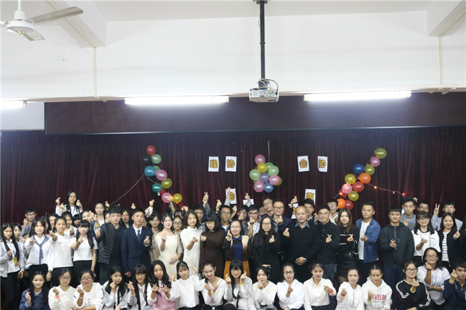 全体成员合影留念